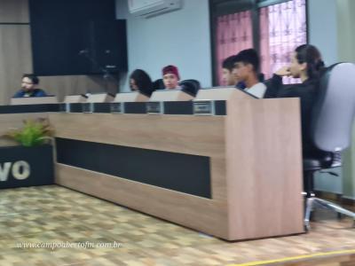 Alunos do Centro da Juventude de Laranjeiras do Sul visitaram a cÃ¢mara de vereadores