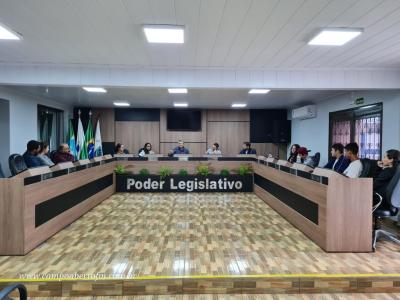 Alunos do Centro da Juventude de Laranjeiras do Sul visitaram a cÃ¢mara de vereadores