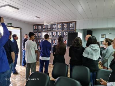 Alunos do Centro da Juventude de Laranjeiras do Sul visitaram a cÃ¢mara de vereadores