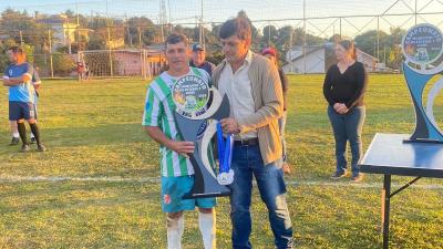 CampeÃµes definidos nos penaltis no Municipal de Futebol Sete em Porto Barreiro