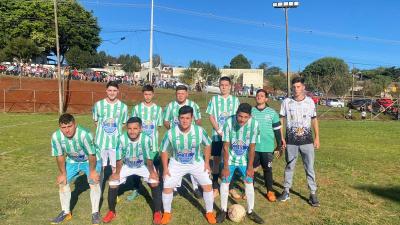 CampeÃµes definidos nos penaltis no Municipal de Futebol Sete em Porto Barreiro