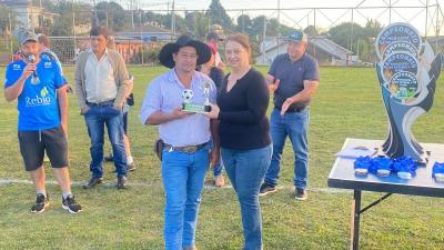 CampeÃµes definidos nos penaltis no Municipal de Futebol Sete em Porto Barreiro