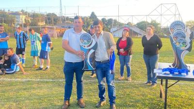 CampeÃµes definidos nos penaltis no Municipal de Futebol Sete em Porto Barreiro