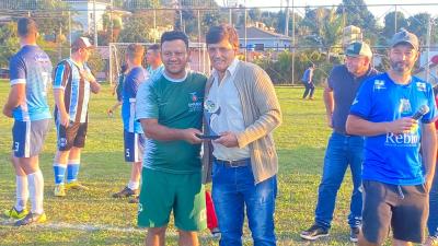 CampeÃµes definidos nos penaltis no Municipal de Futebol Sete em Porto Barreiro
