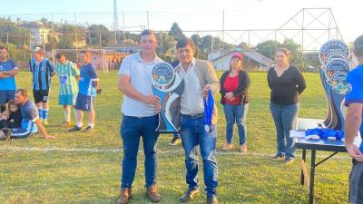 CampeÃµes definidos nos penaltis no Municipal de Futebol Sete em Porto Barreiro