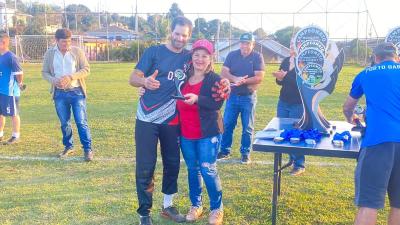 CampeÃµes definidos nos penaltis no Municipal de Futebol Sete em Porto Barreiro