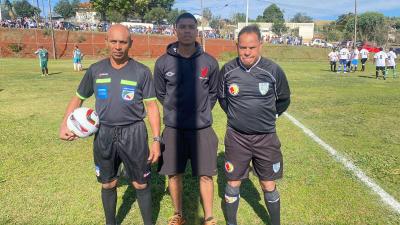 CampeÃµes definidos nos penaltis no Municipal de Futebol Sete em Porto Barreiro