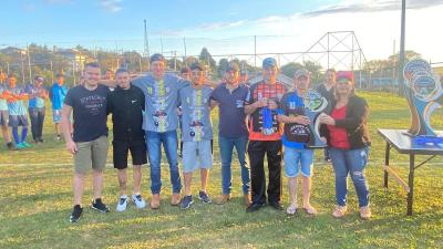 CampeÃµes definidos nos penaltis no Municipal de Futebol Sete em Porto Barreiro
