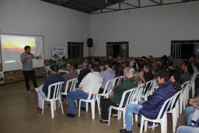 RAÃ‡Ã•ES COPROSSEL â€“ Qualidade da RaÃ§Ã£o Ã© foco de reuniÃ£o com pecuaristas em Nova Laranjeiras 