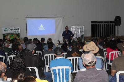 RAÃ‡Ã•ES COPROSSEL â€“ Qualidade da RaÃ§Ã£o Ã© foco de reuniÃ£o com pecuaristas em Nova Laranjeiras 