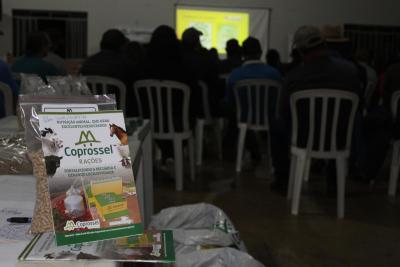 RAÃ‡Ã•ES COPROSSEL â€“ Qualidade da RaÃ§Ã£o Ã© foco de reuniÃ£o com pecuaristas em Nova Laranjeiras 