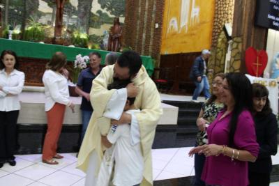 LS: Missa de AÃ§Ã£o de GraÃ§as em louvor aos 10 anos da OrdenaÃ§Ã£o Sacerdotal do Padre SebastiÃ£o Gulart reuniu centenas de fiÃ©is
