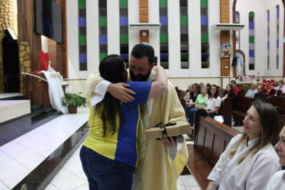 LS: Missa de AÃ§Ã£o de GraÃ§as em louvor aos 10 anos da OrdenaÃ§Ã£o Sacerdotal do Padre SebastiÃ£o Gulart reuniu centenas de fiÃ©is
