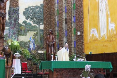 LS: Missa de AÃ§Ã£o de GraÃ§as em louvor aos 10 anos da OrdenaÃ§Ã£o Sacerdotal do Padre SebastiÃ£o Gulart reuniu centenas de fiÃ©is