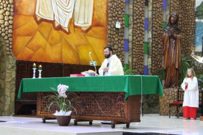 LS: Missa de AÃ§Ã£o de GraÃ§as em louvor aos 10 anos da OrdenaÃ§Ã£o Sacerdotal do Padre SebastiÃ£o Gulart reuniu centenas de fiÃ©is
