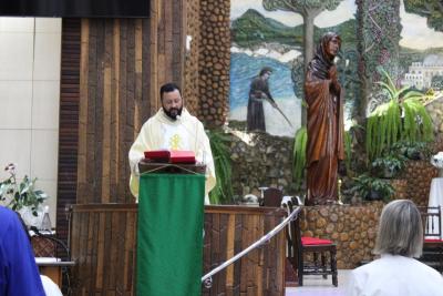 LS: Missa de AÃ§Ã£o de GraÃ§as em louvor aos 10 anos da OrdenaÃ§Ã£o Sacerdotal do Padre SebastiÃ£o Gulart reuniu centenas de fiÃ©is