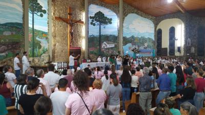 Centenas de FiÃ©is participaram da Acolhida da Imagem Peregrina de Nossa Senhora Aparecida em Laranjeiras do Sul