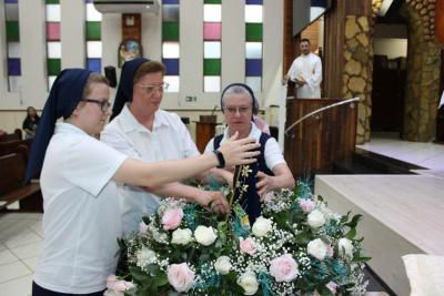 Centenas de FiÃ©is participaram da Acolhida da Imagem Peregrina de Nossa Senhora Aparecida em Laranjeiras do Sul