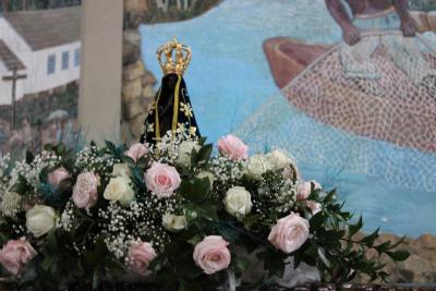 Centenas de FiÃ©is participaram da Acolhida da Imagem Peregrina de Nossa Senhora Aparecida em Laranjeiras do Sul