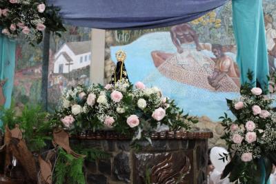 Centenas de FiÃ©is participaram da Acolhida da Imagem Peregrina de Nossa Senhora Aparecida em Laranjeiras do Sul