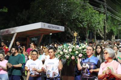 Centenas de FiÃ©is participaram da Acolhida da Imagem Peregrina de Nossa Senhora Aparecida em Laranjeiras do Sul
