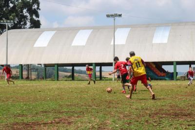 Duelo no Futebol entre VÃ´s x Netos termina empatado no 8 de Junho 