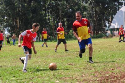 Duelo no Futebol entre VÃ´s x Netos termina empatado no 8 de Junho 