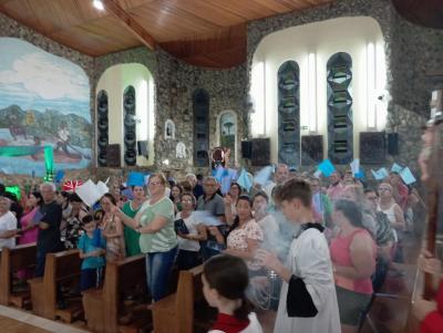 FiÃ©is lotaram o SantuÃ¡rio de Laranjeiras do Sul na abertura das Novenas de Nossa Senhora Aparecida