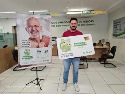 Sicredi entrega prÃªmio da campanha poupanÃ§a premiada