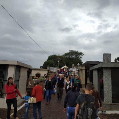 Laranjeirenses participam da celebraÃ§Ã£o da missa do Dia de Finados