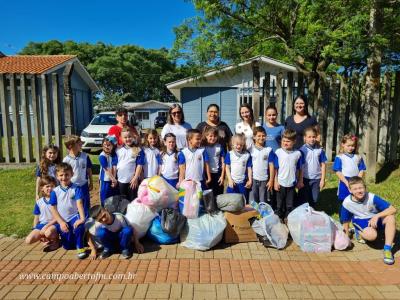 Projeto Gralha Azul de Nova Laranjeiras entrega brinquedos para crianÃ§as do SOS