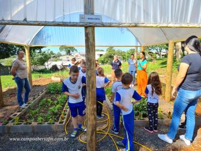 Projeto Gralha Azul de Nova Laranjeiras entrega brinquedos para crianÃ§as do SOS