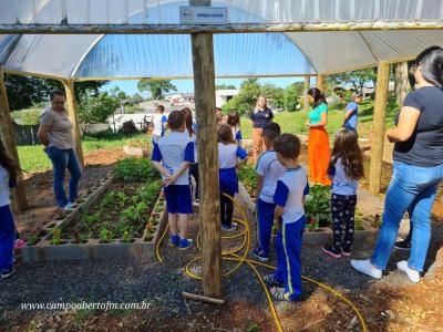 Projeto Gralha Azul de Nova Laranjeiras entrega brinquedos para crianÃ§as do SOS