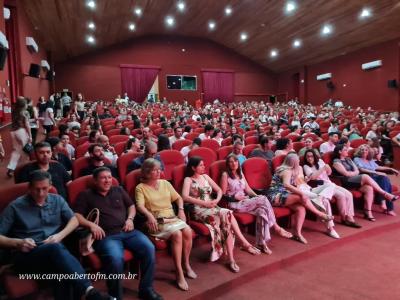 LS: ColÃ©gio Laranjeiras premia alunos destaques do ano