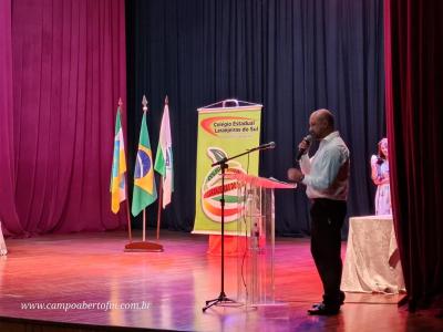 LS: ColÃ©gio Laranjeiras premia alunos destaques do ano