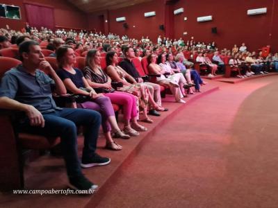 LS: ColÃ©gio Laranjeiras premia alunos destaques do ano