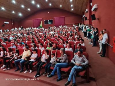 LS: ColÃ©gio Laranjeiras premia alunos destaques do ano