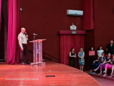 LS: ColÃ©gio Laranjeiras premia alunos destaques do ano