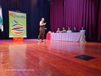 LS: ColÃ©gio Laranjeiras premia alunos destaques do ano