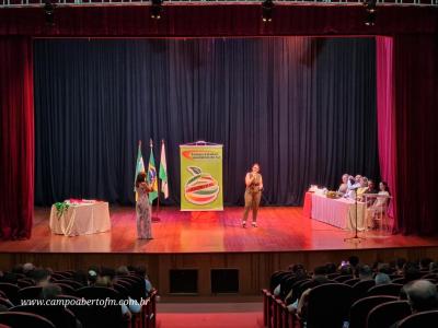 LS: ColÃ©gio Laranjeiras premia alunos destaques do ano