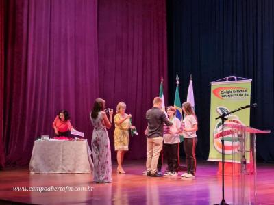LS: ColÃ©gio Laranjeiras premia alunos destaques do ano