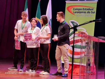 LS: ColÃ©gio Laranjeiras premia alunos destaques do ano
