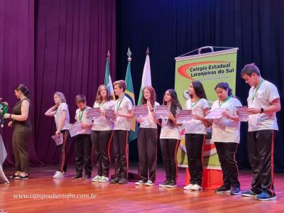 LS: ColÃ©gio Laranjeiras premia alunos destaques do ano