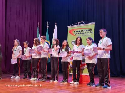LS: ColÃ©gio Laranjeiras premia alunos destaques do ano