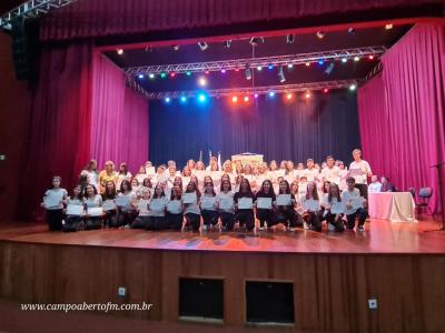 LS: ColÃ©gio Laranjeiras premia alunos destaques do ano