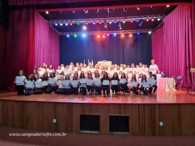 LS: ColÃ©gio Laranjeiras premia alunos destaques do ano