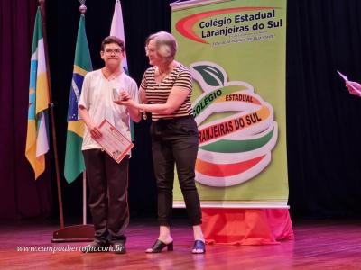 LS: ColÃ©gio Laranjeiras premia alunos destaques do ano