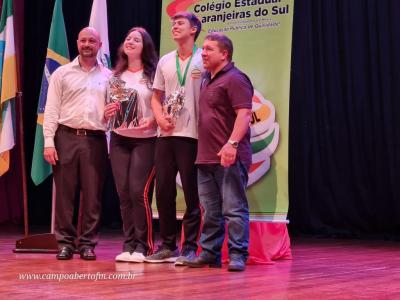 LS: ColÃ©gio Laranjeiras premia alunos destaques do ano