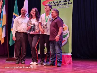 LS: ColÃ©gio Laranjeiras premia alunos destaques do ano