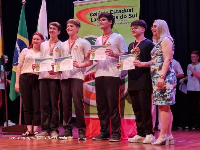 LS: ColÃ©gio Laranjeiras premia alunos destaques do ano
